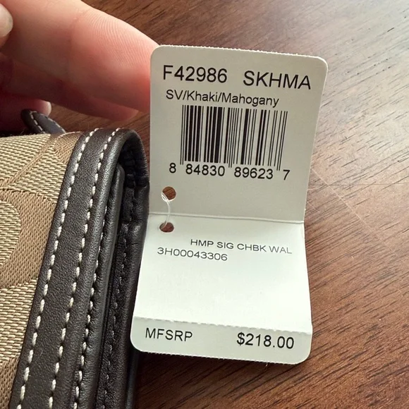 Vintage Coach Hampton Tan and Brown Signature Wallet - Picture 2 of 8